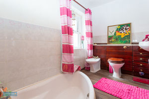 Flat Bathroom- click for photo gallery